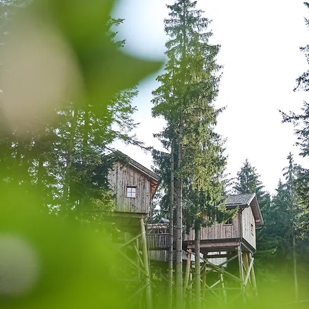 Baumhotel *
